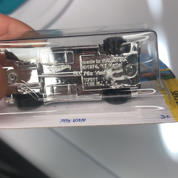 Hot Wheels 70’s Van - Picture 4 of 8
